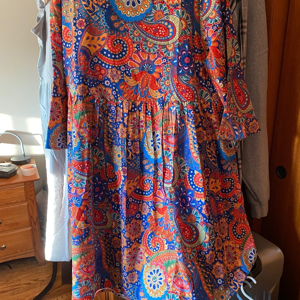 Tag states OS, very large & loose fitting.